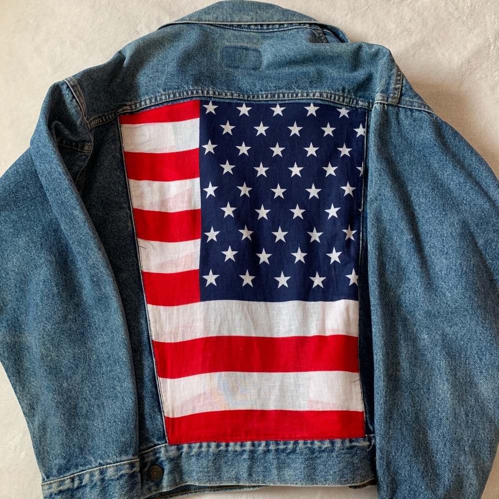 Vintage oversized Levi American flag denim jacket